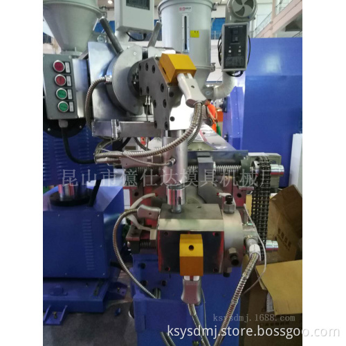 Micro-centering two layers cable extrusion crosshead